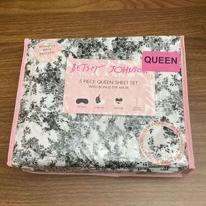 Betsy Johnson queen sheet set w/ bonus eye mask Black gray white Floral vineyard